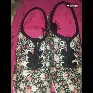 Pink floral print shoes 👟 size 6